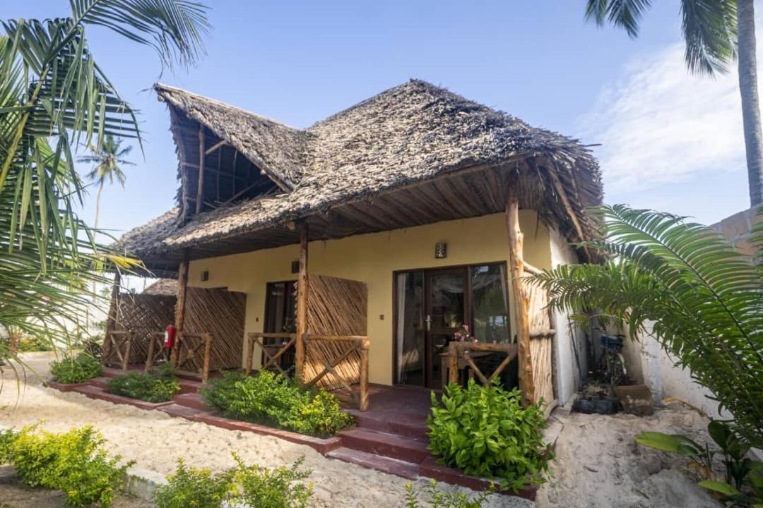 Weavers Lodge Pongwe Esterno foto